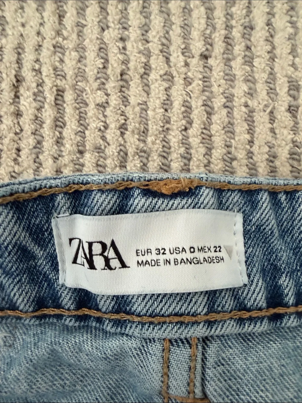 Women Zara size 0 Classic Light Blue Distressed Denim Shorts